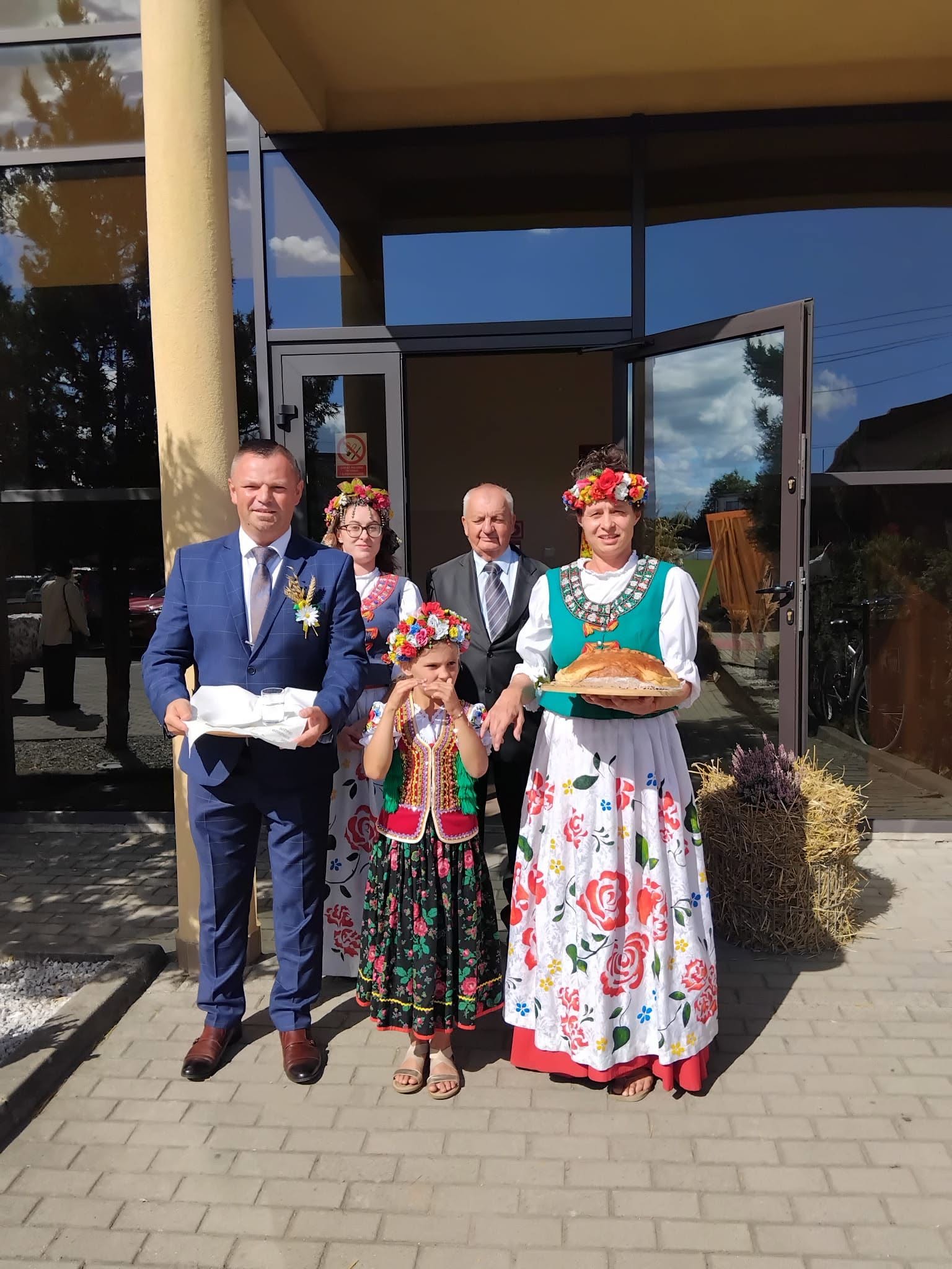 Przekazanie chleba dożynkowego